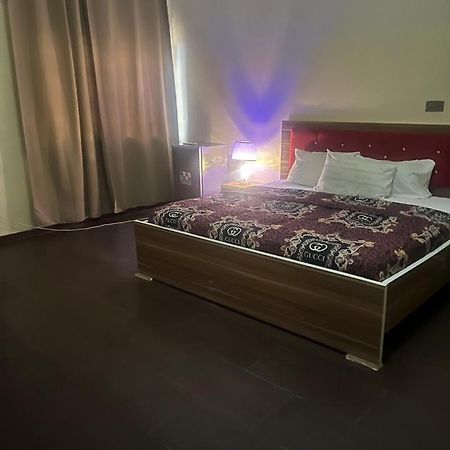 Hotel Adonai Ltd Benin City Extérieur photo