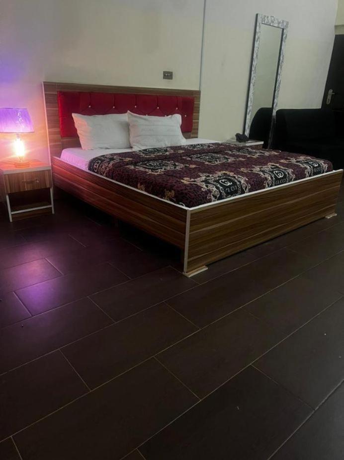 Hotel Adonai Ltd Benin City Extérieur photo