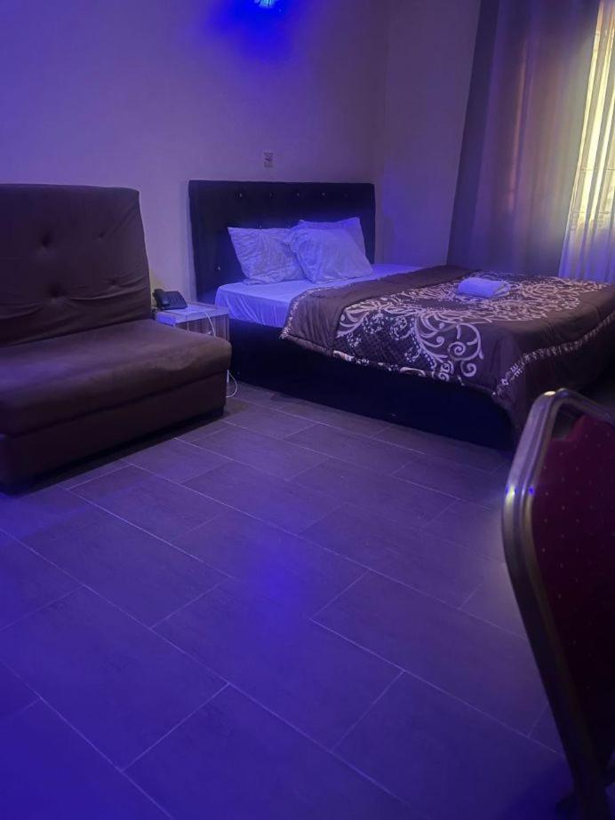 Hotel Adonai Ltd Benin City Extérieur photo